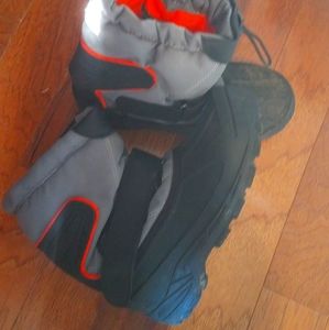 Snowboots size 3